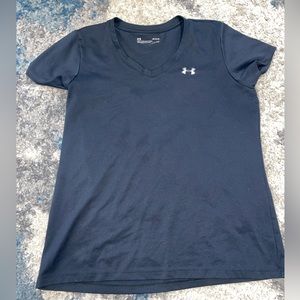 LG loose heat gear women’s workout shirt in black. comfortable. Loose fitting